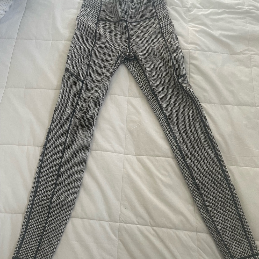 New Lululemon Black and White Leggings